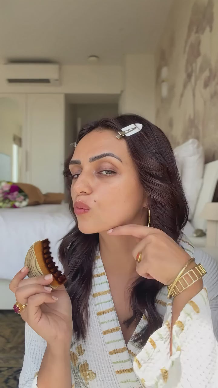 Face Sculpting Brush – Reduce Puffiness & Define Your Jawline
